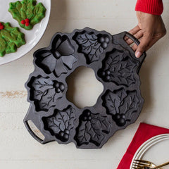 Seasoned Cast Iron Holiday Wreath Pan