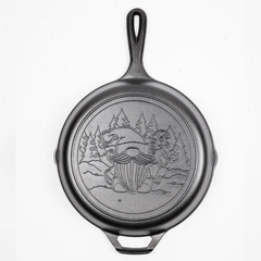 Lodge 10.25 Inch Seasoned Cast Iron Holiday Gnome Skillet 